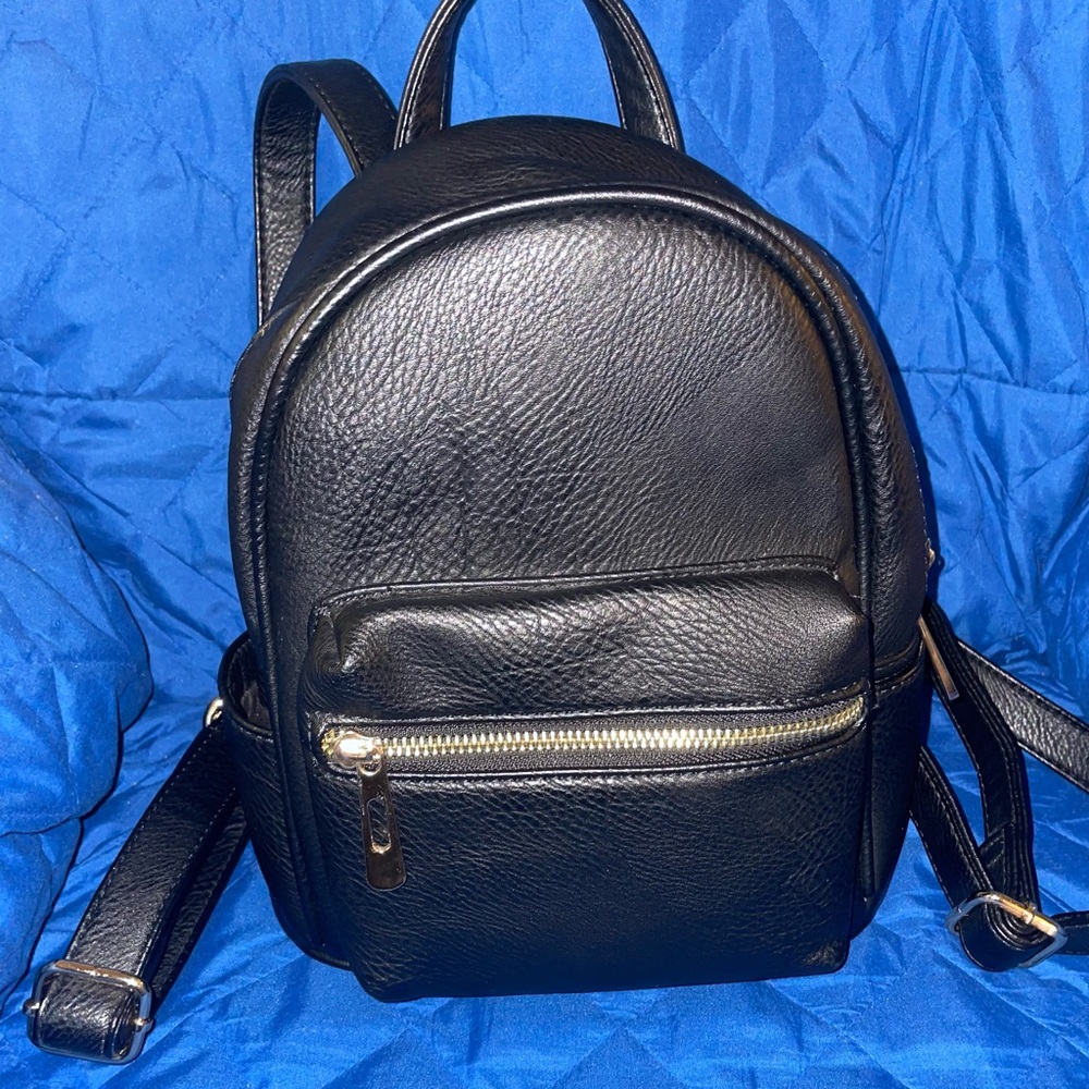 Small Backpack With Adjustable Straps - image 4